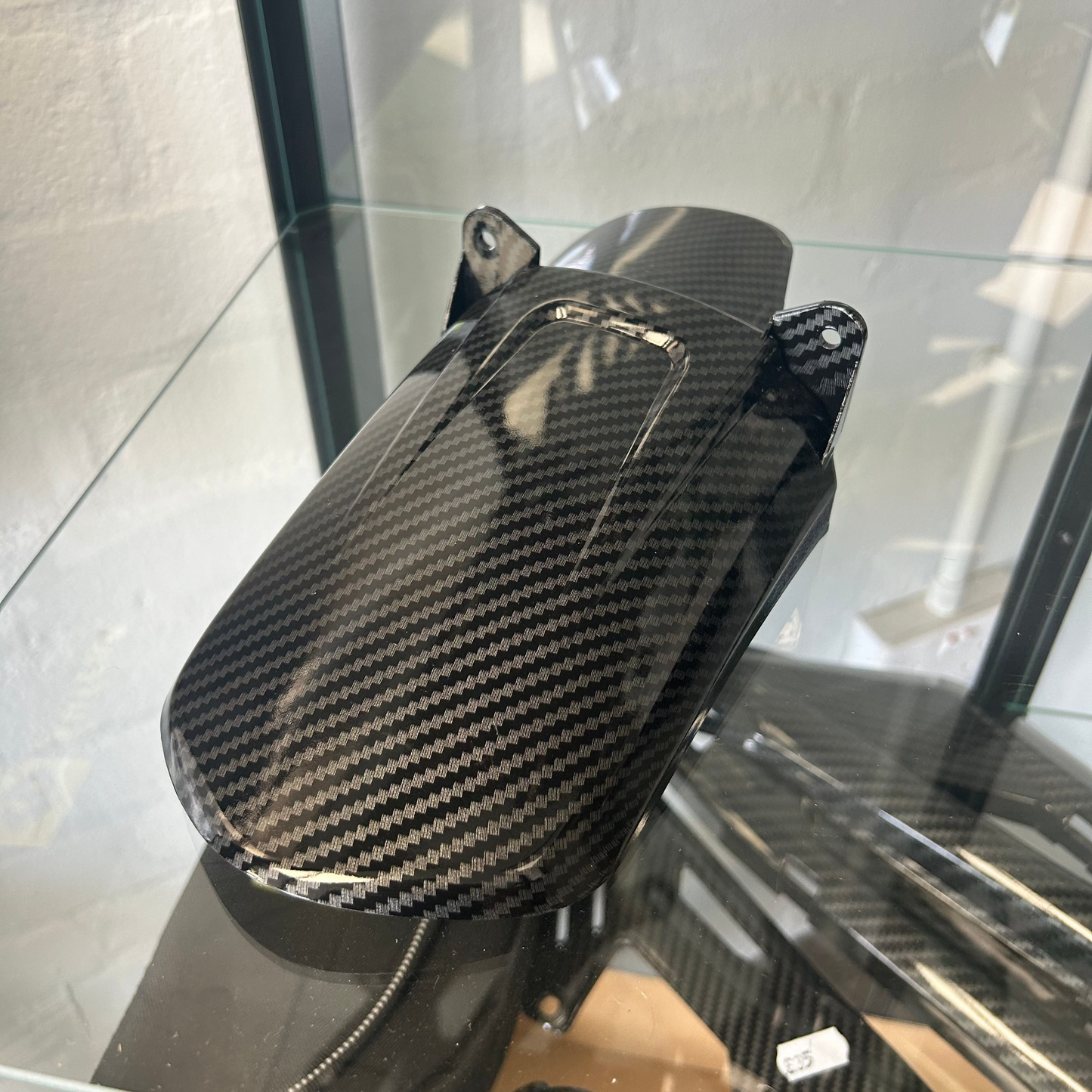 Light Bee carbon rear hugger