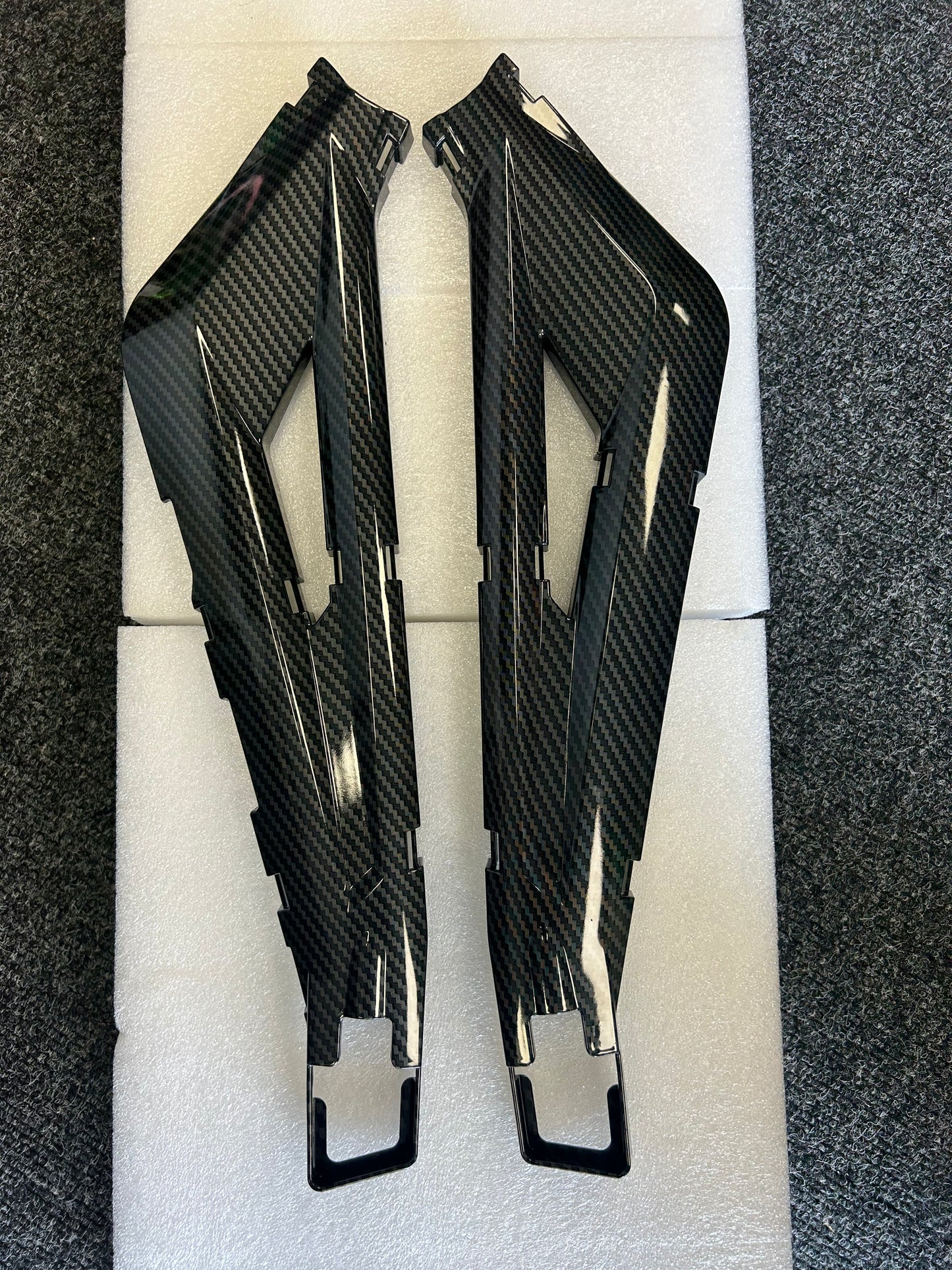 Light Bee Carbon swing arm cover