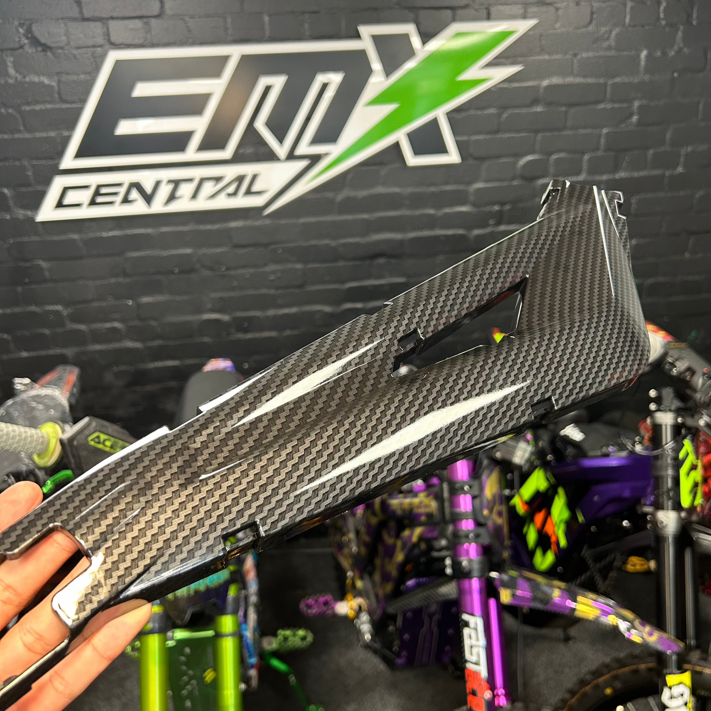 Light Bee Carbon swing arm cover
