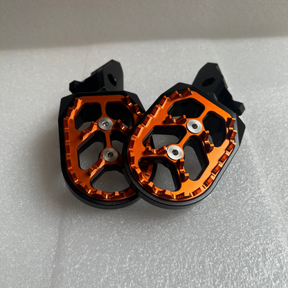 Ultra-Bee foot pegs