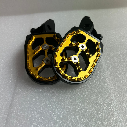 Ultra-Bee foot pegs
