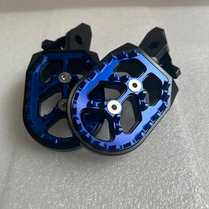 Ultra-Bee foot pegs