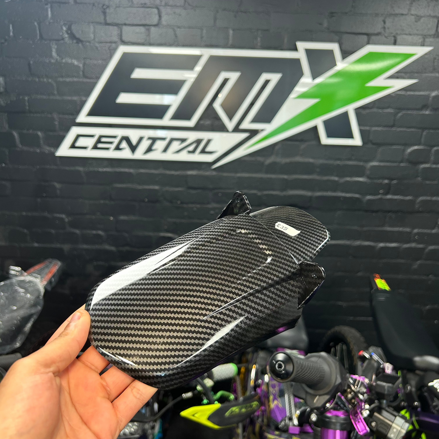 Light Bee carbon rear hugger